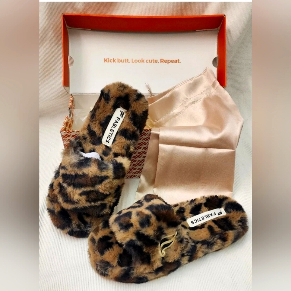 Fabletics fuzzy slippers